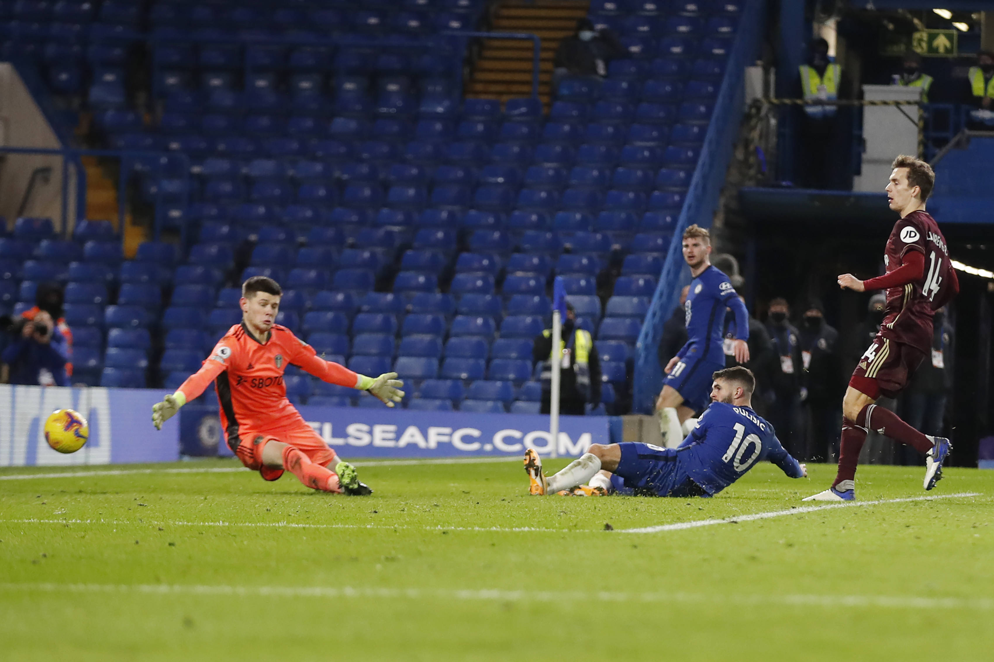 场地引发争 场地引发争